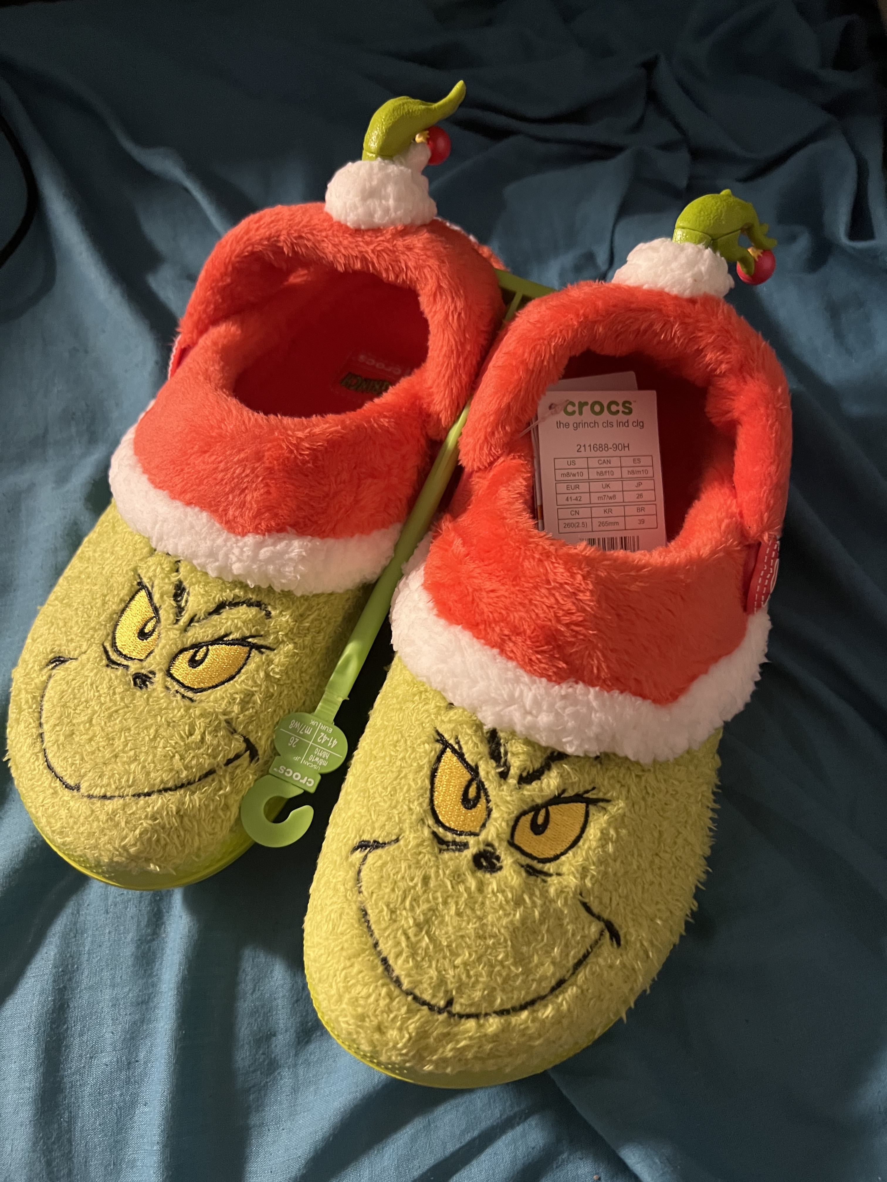 Crocs grinch
