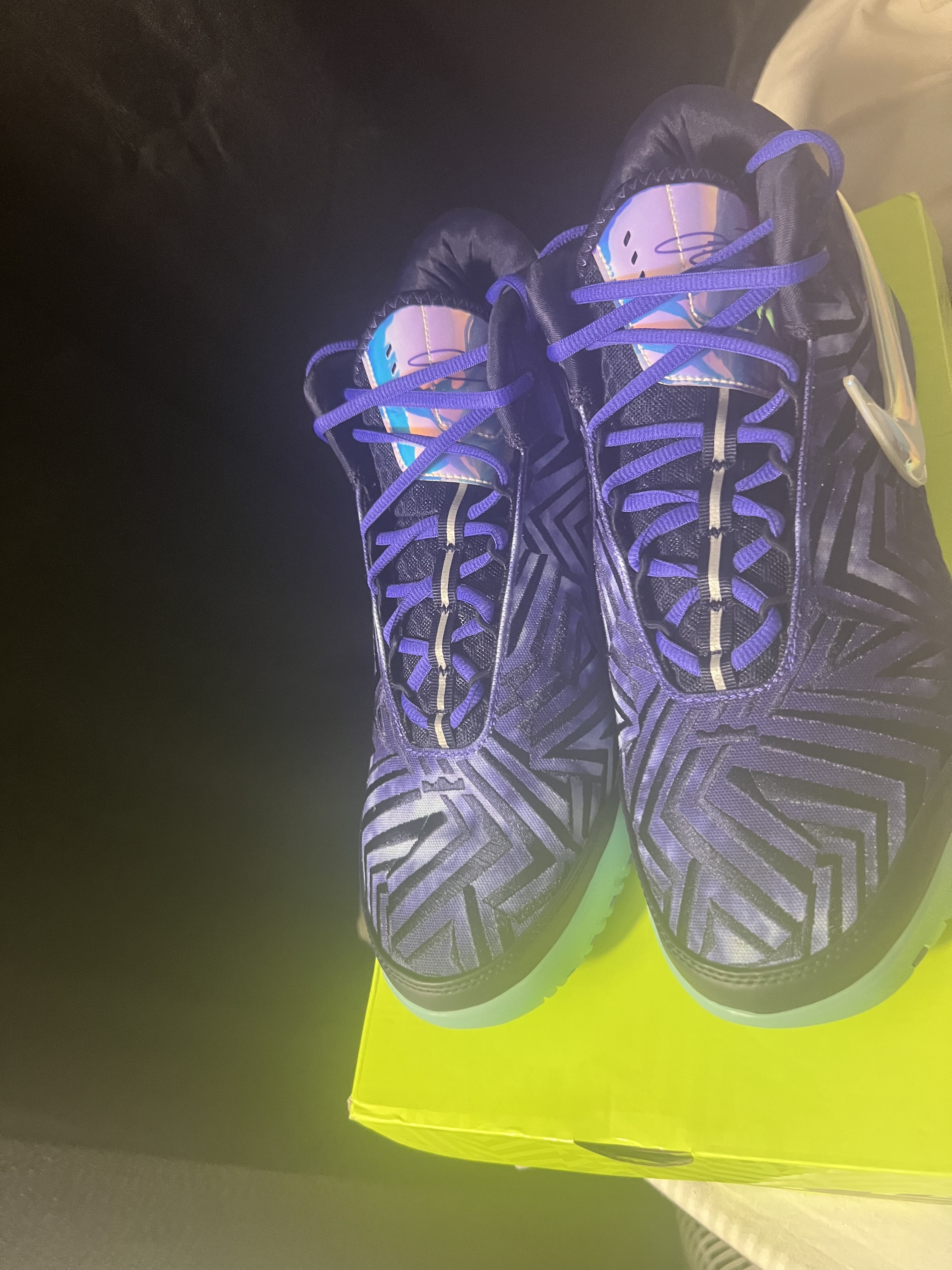 Chaussure de basket lebron monopoly - Image 2