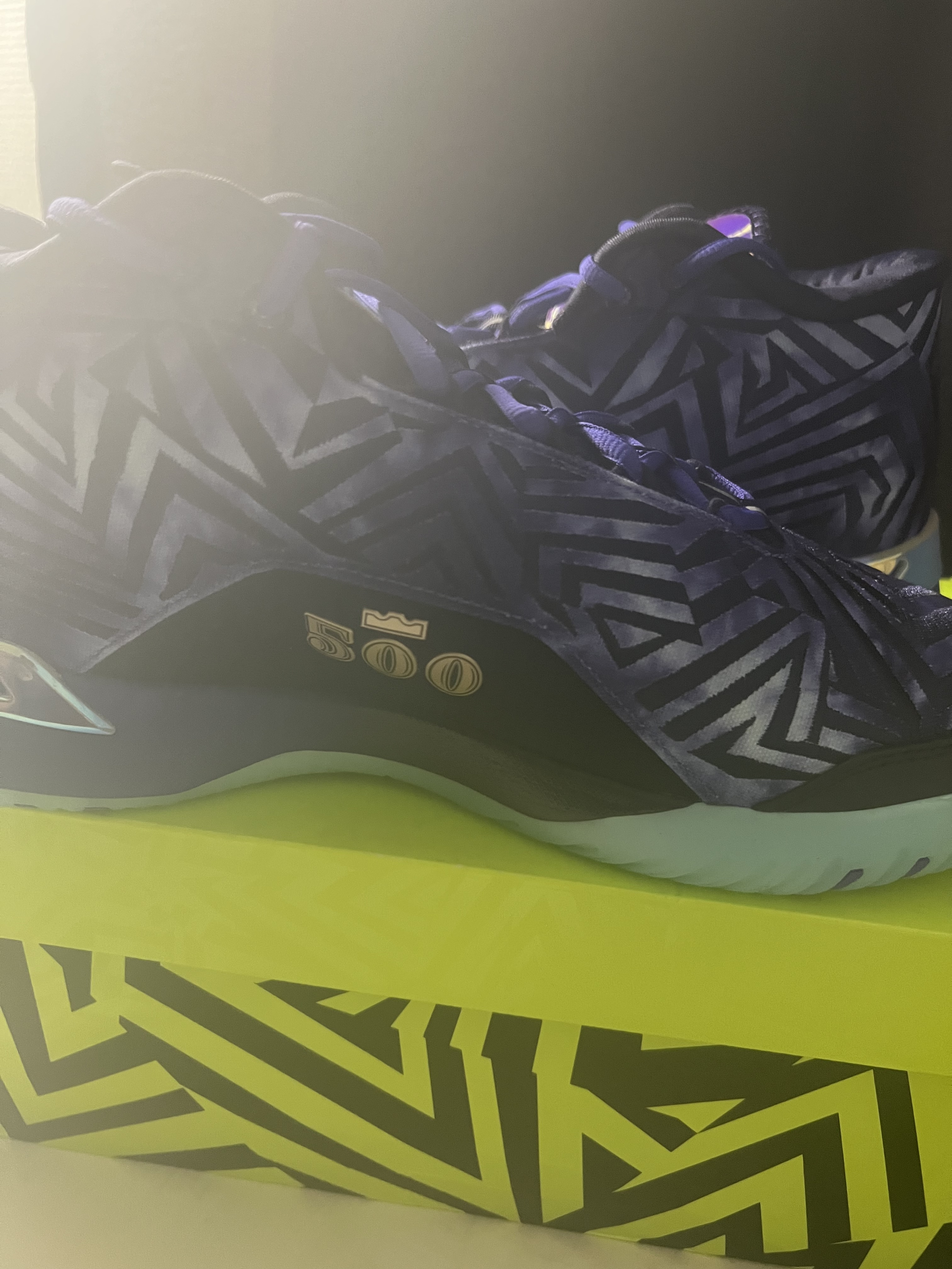 Chaussure de basket lebron monopoly - Image 3